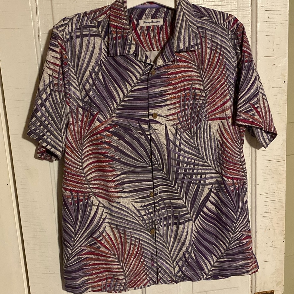 TOMMY BAHAMA. Men’s shirt.